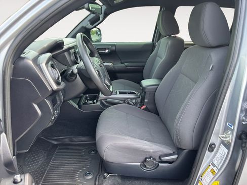 Used 2019 Toyota Tacoma TRD Off-Road AWD/4WD image 7