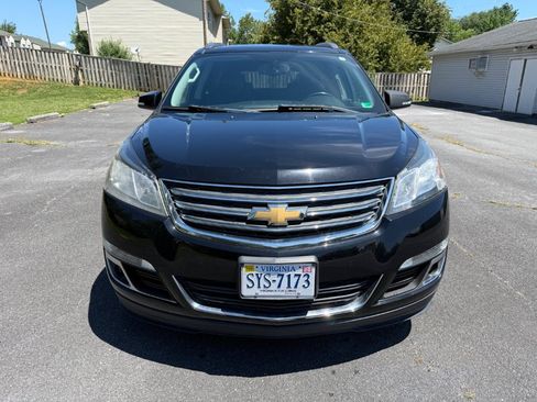 Used 2017 Chevrolet Traverse LT AWD/4WD image 2