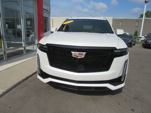 Used 2021 Cadillac Escalade Sport AWD/4WD image 3