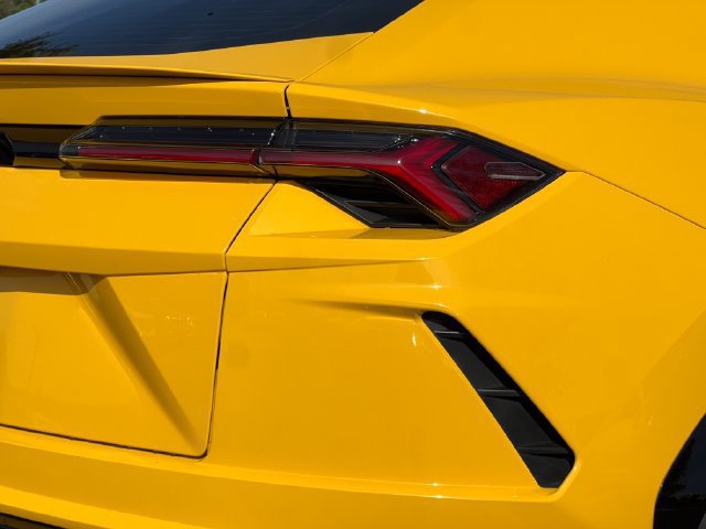 Used 2020 Lamborghini Urus AWD/4WD image 49