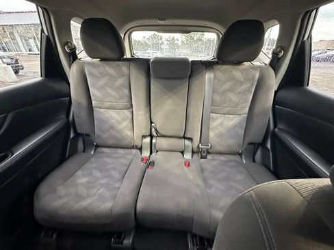 Used 2015 Nissan Rogue S FWD image 27
