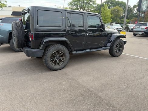 Used 2018 Jeep Wrangler Unlimited Sahara AWD/4WD image 5