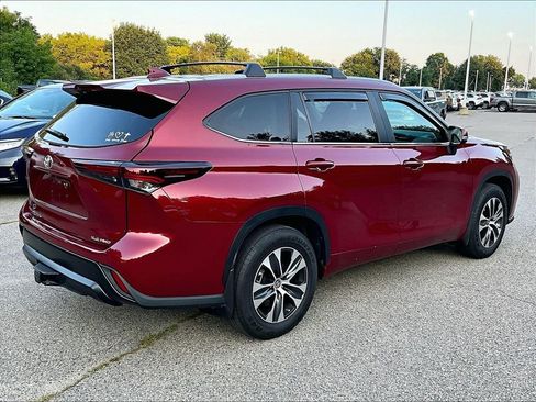 Certified 2024 Toyota Highlander XLE AWD/4WD image 6