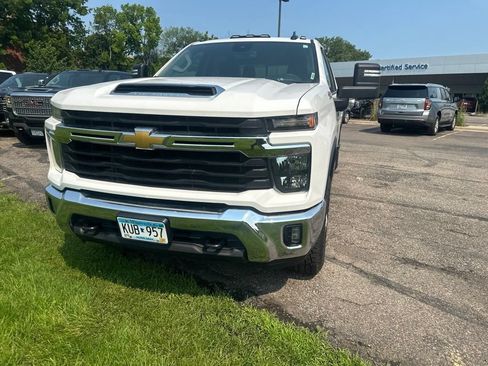 Used 2024 Chevrolet Silverado 2500 LT w/ All Star Edition AWD/4WD image 3