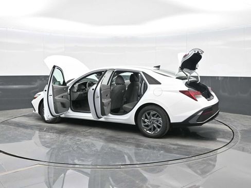 New 2026 Hyundai Elantra Blue image 32