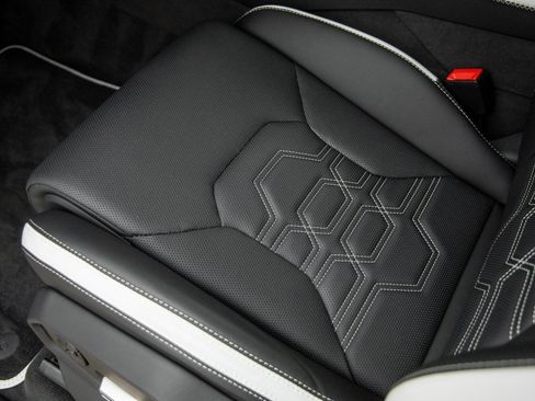 Used 2025 Lamborghini Urus SE image 21