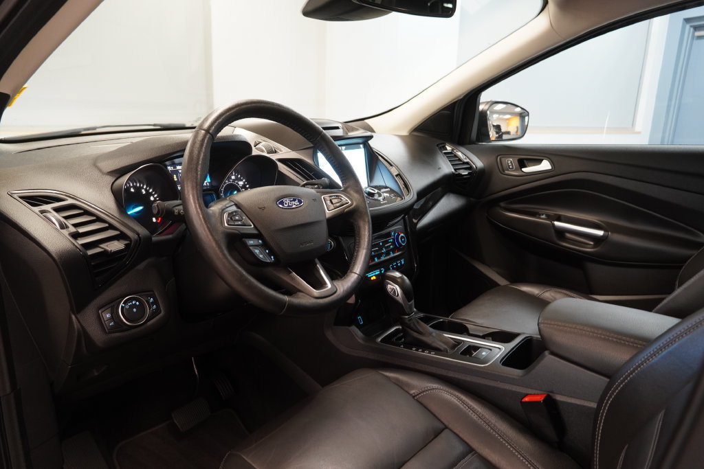 Used 2018 Ford Escape Titanium w/ Ford Safe & Smart Package AWD/4WD image 7