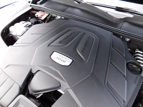 Used 2020 Porsche Cayenne AWD/4WD image 29