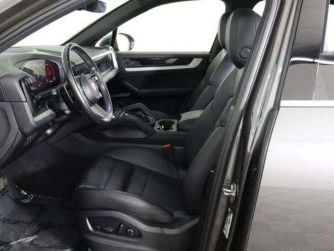 Used 2024 Porsche Cayenne AWD/4WD image 35