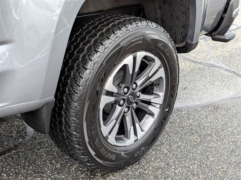 Used 2022 Chevrolet Colorado Z71 AWD/4WD image 33
