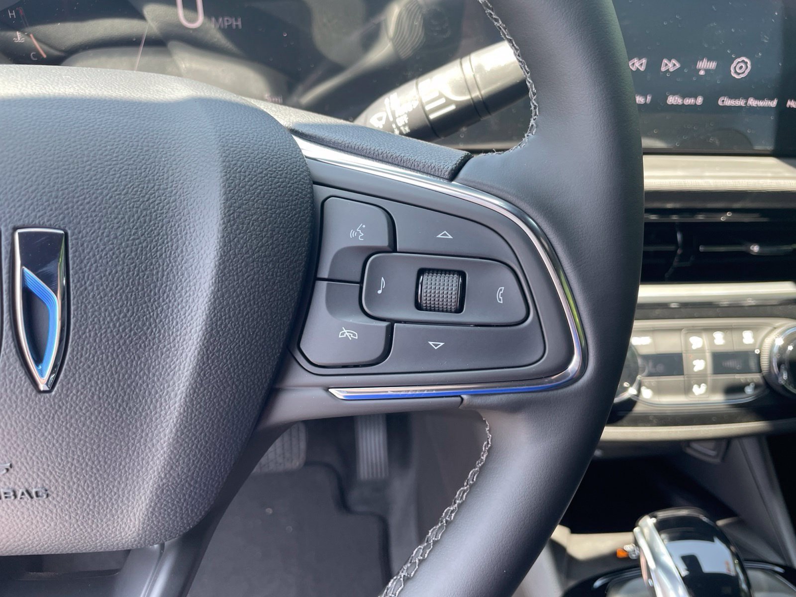 New 2026 Buick Envista Sport Touring w/ Convenience I Package FWD image 19