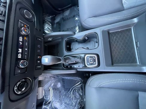 Used 2026 Nissan Frontier SV w/ All-Weather Content Package AWD/4WD image 21