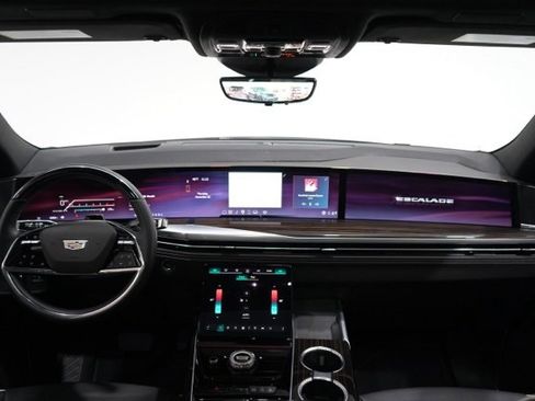 Used 2025 Cadillac Escalade Premium Luxury image 12