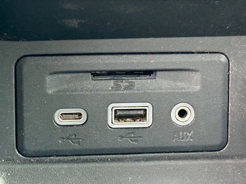 Used 2024 GMC Terrain SLT image 18