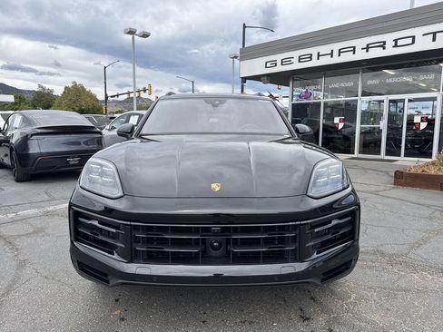 Used 2025 Porsche Cayenne S AWD/4WD image 2