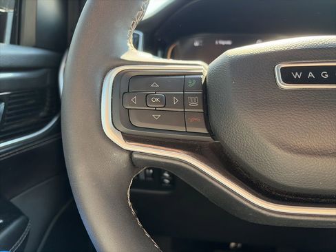 Used 2023 Jeep Wagoneer 4WD w/ Premium Group I image 18