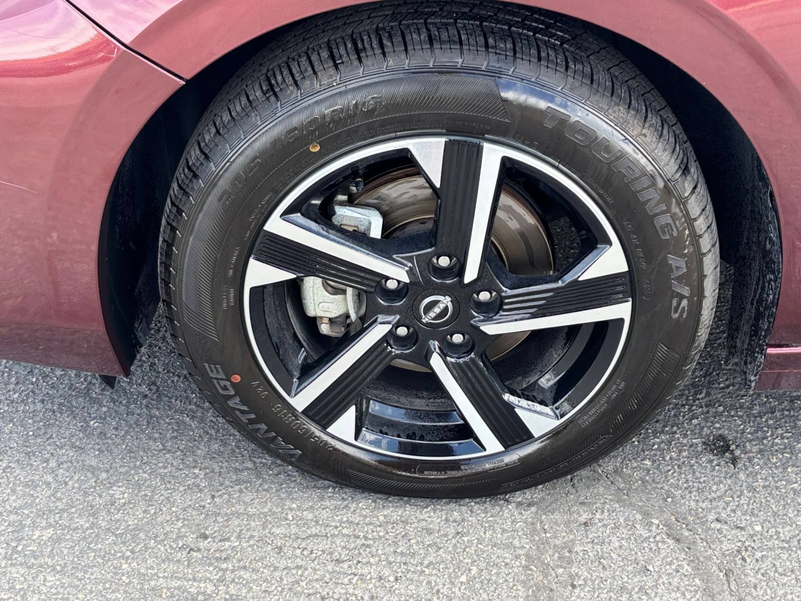 Used 2025 Nissan Sentra SV FWD image 28