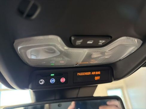 Used 2025 GMC Canyon AT4 w/ AT4 Premium Package image 12