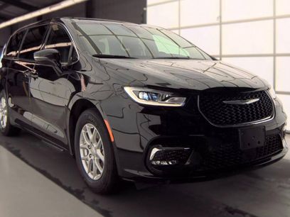 Used 2026 Chrysler Pacifica Select