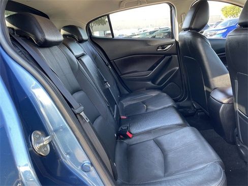 Used 2018 MAZDA MAZDA3 Grand Touring image 29