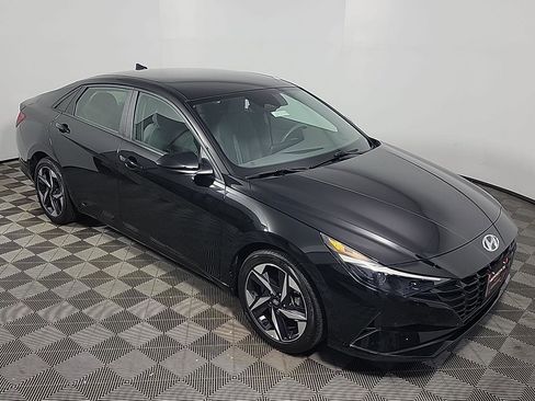 Used 2023 Hyundai Elantra SEL w/ Convenience Package image 2