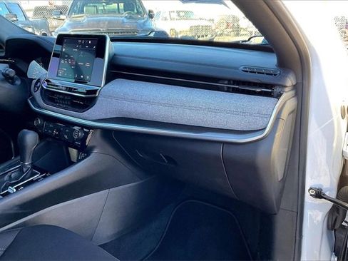 Certified 2025 Jeep Compass Sport image 16