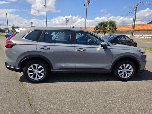 Used 2023 Honda CR-V LX image 5