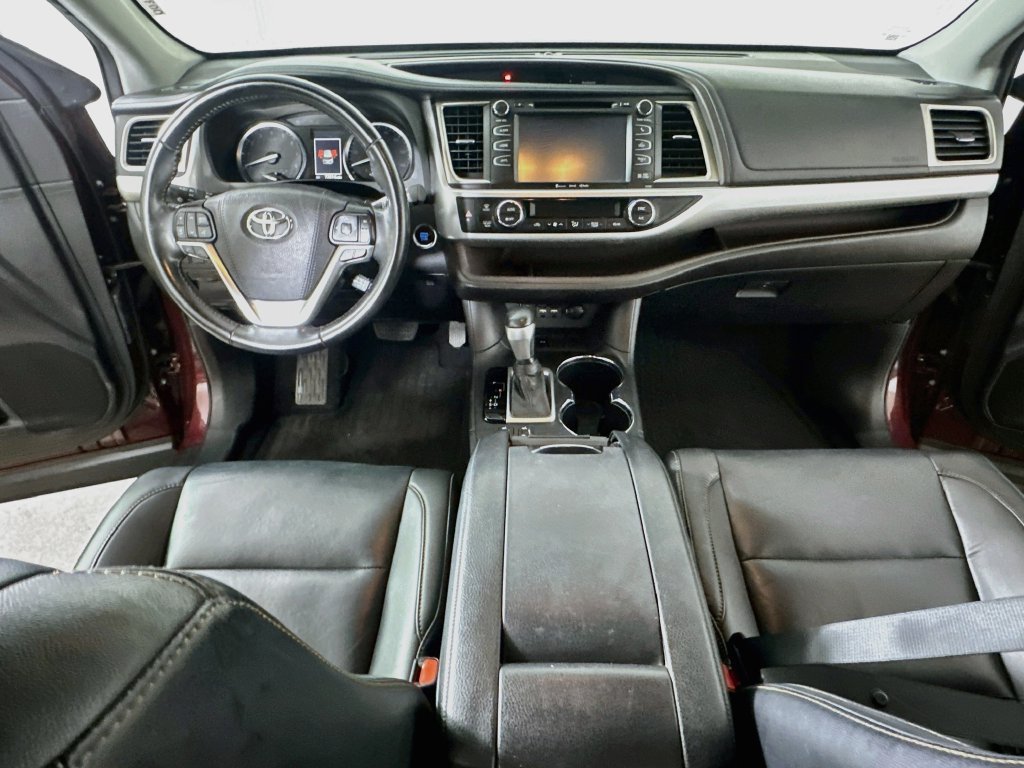 Used 2019 Toyota Highlander XLE FWD image 19