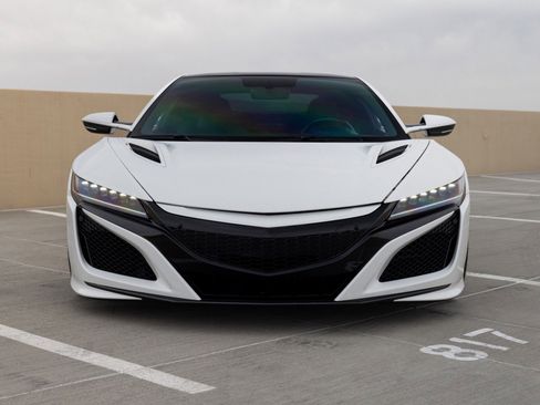 Used 2017 Acura NSX image 2