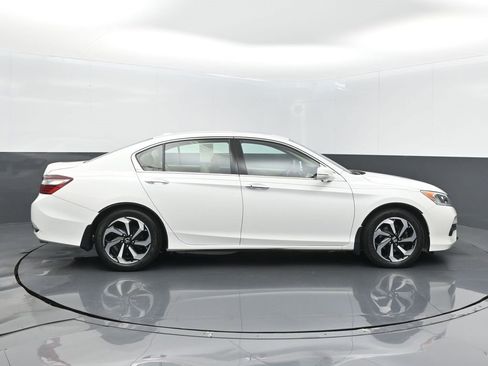 Used 2017 Honda Accord EX-L image 18