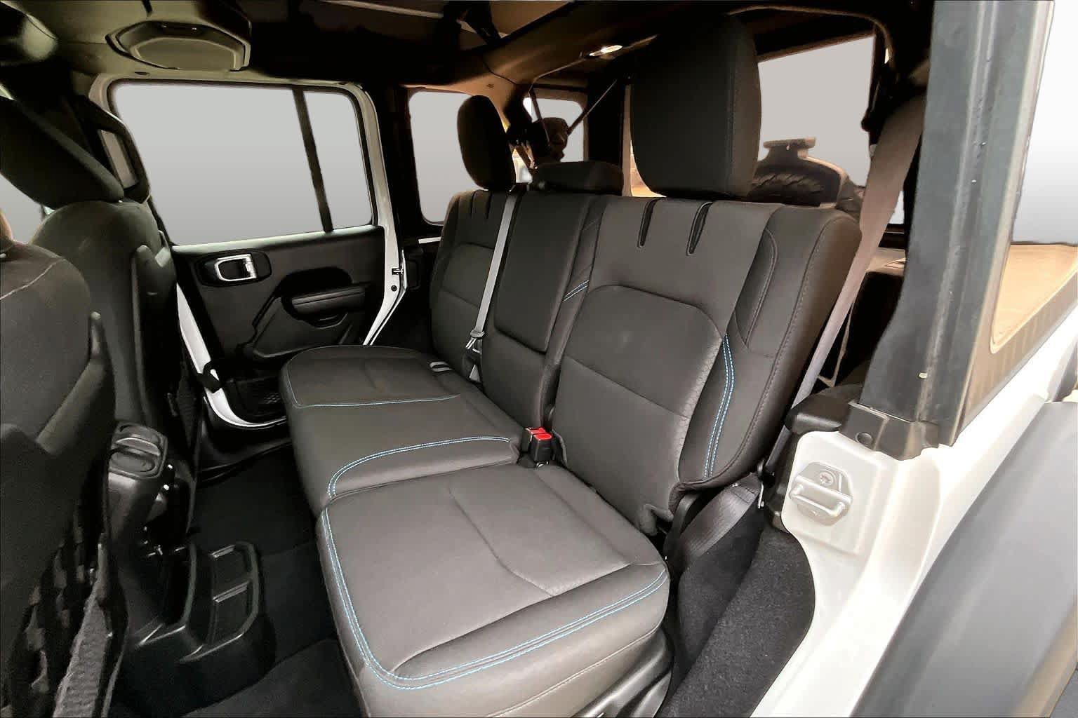 Used 2022 Jeep Wrangler Unlimited Rubicon 4xe w/ Safety Group AWD/4WD image 17