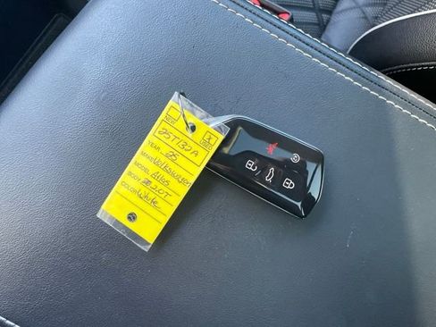 Used 2025 Volkswagen Atlas SEL Premium R-Line image 27