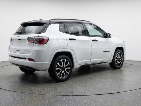 Used 2025 Jeep Compass Trailhawk image 9