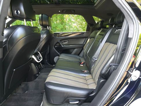 Used 2020 Bentley Bentayga Design Series image 17