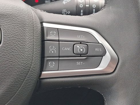 Certified 2025 Jeep Compass Limited AWD/4WD image 18