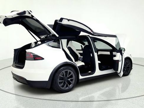 Used 2023 Tesla Model X AWD/4WD image 19