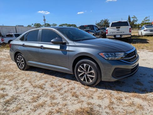 Used 2022 Volkswagen Jetta S image 2