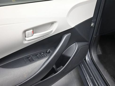Used 2025 Toyota Corolla LE FWD image 16