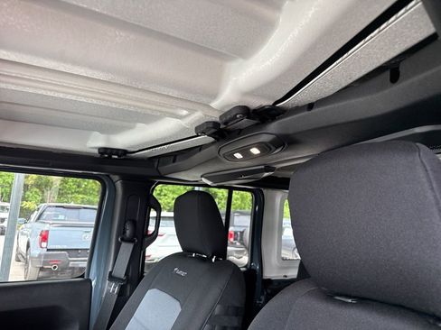 Used 2024 Jeep Wrangler Sport S image 7