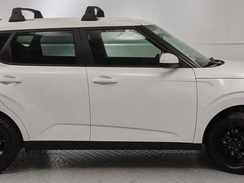 Used 2025 Kia Soul LX FWD image 2