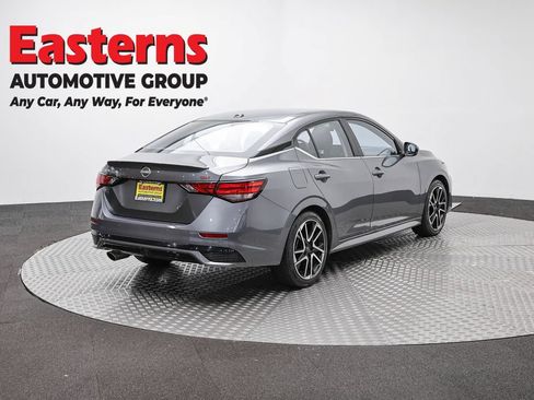 Used 2025 Nissan Sentra SR FWD image 5
