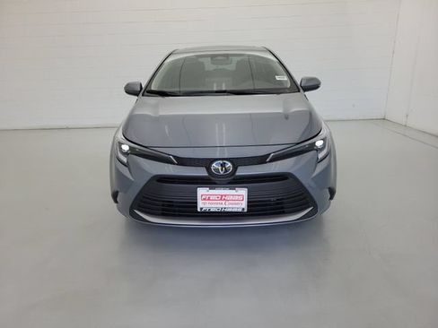 Used 2026 Toyota Corolla XLE FWD image 3