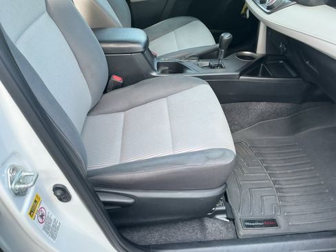 Used 2015 Toyota RAV4 LE AWD/4WD image 32
