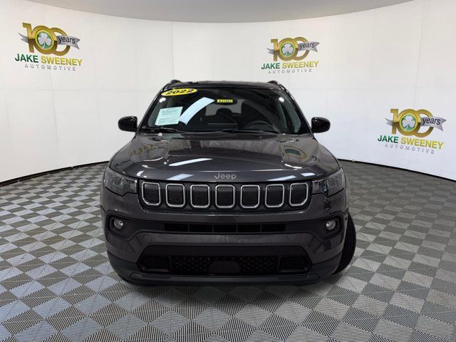 Used 2022 Jeep Compass Latitude AWD/4WD image 3