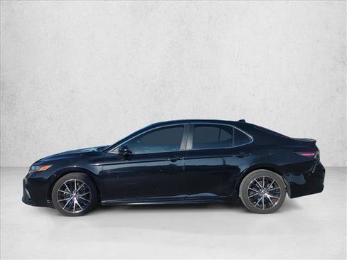 Used 2021 Toyota Camry SE FWD image 5