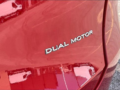 Used 2022 Tesla Model Y Long Range image 8