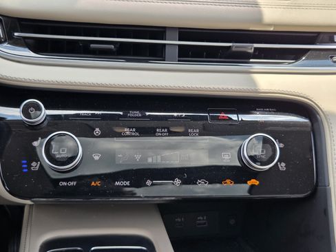 Used 2023 INFINITI QX60 Sensory w/ Vision Package AWD/4WD image 19