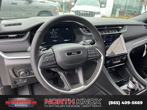 New 2025 Jeep Grand Cherokee L Altitude image 6