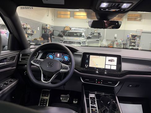 Certified 2025 Volkswagen Jetta SE image 66