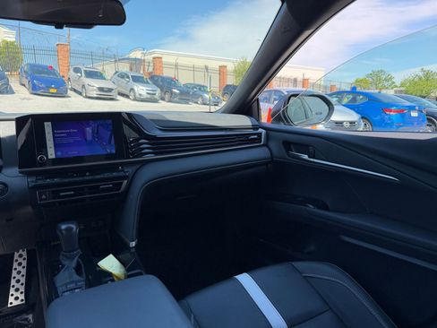 Used 2025 Toyota Camry SE FWD image 30